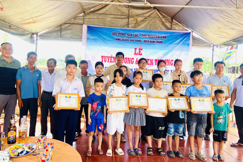 Tộc Nguyễn Văn Làng Quảng Hậu Đông phường Điện Nam Trung tổ chức lễ phát thưởng con cháu có thành tích học tập tốt năm học 2023 - 2024.